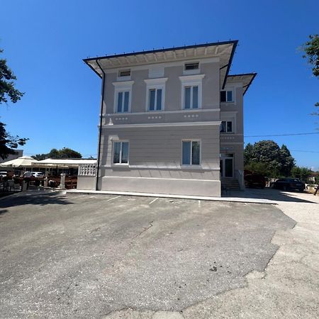 ホテル San Valentino Bašanija エクステリア 写真