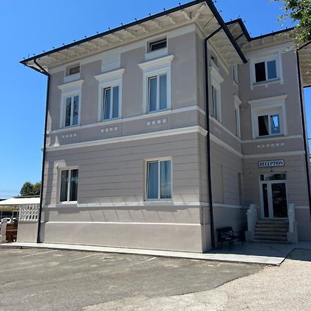 ホテル San Valentino Bašanija エクステリア 写真