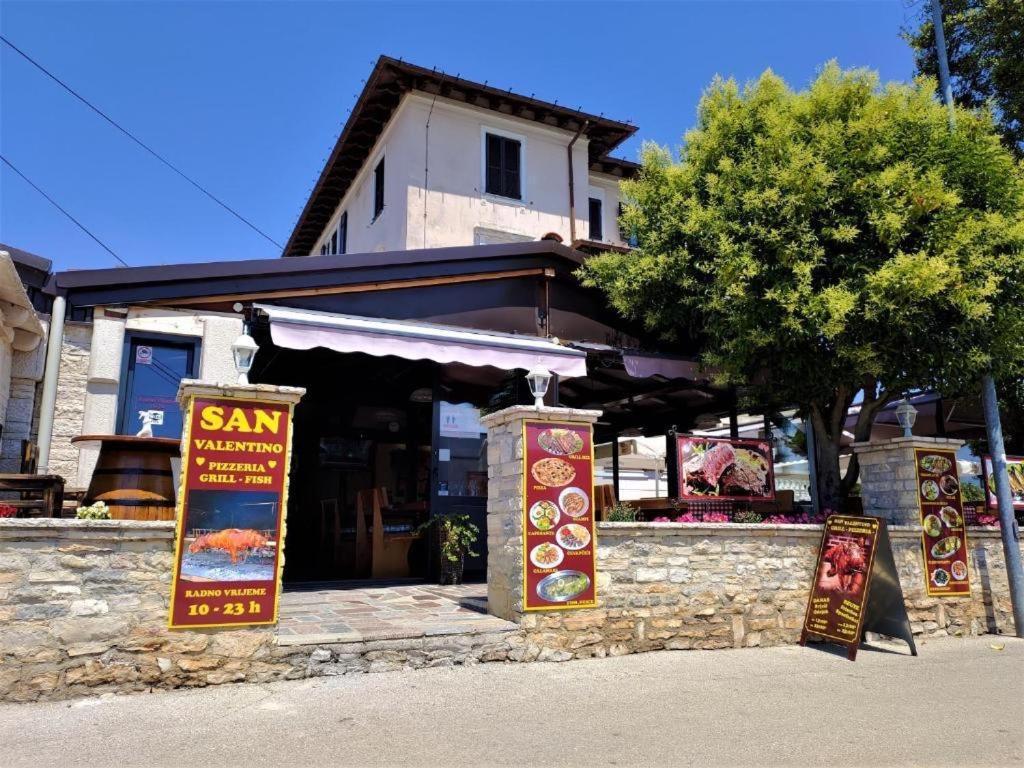 ホテル San Valentino Bašanija エクステリア 写真